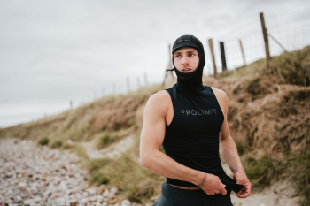 Wat draag je onder een wetsuit?